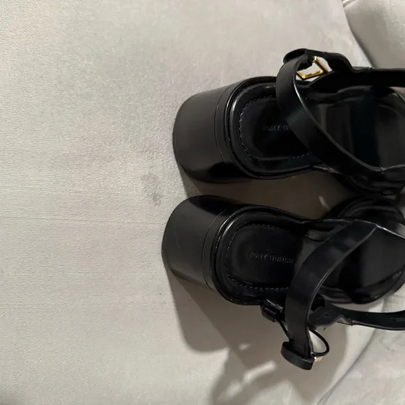 NWT Tory Burch ELEANOR  Black Sandals with Gold Accent - Picture 6 of 7